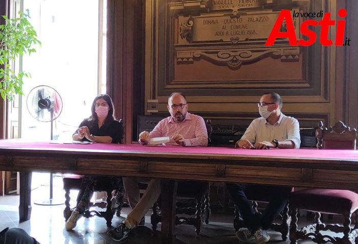 Nella foto, da sinistra: l'assessore Elisa Pietragalla, il sindaco Maurizio Rasero e il dirigente Roberto Giolito