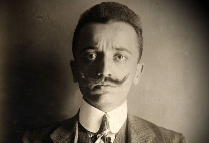 Un'immagine giovanile, risalente circa al 1910, di Giovanni Pastrone