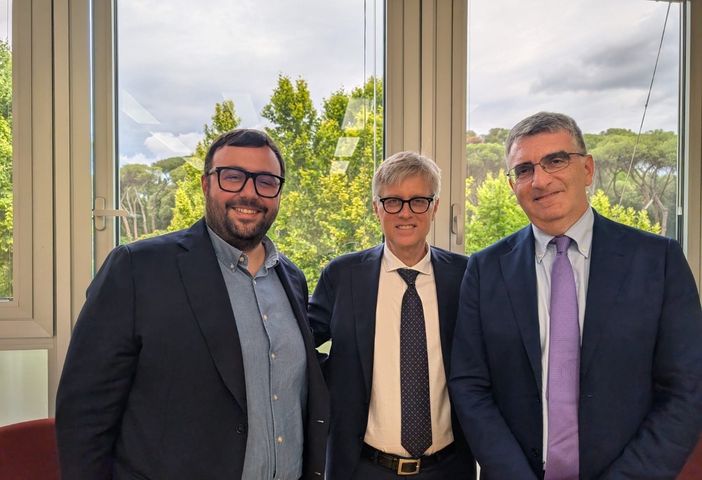 Nell’immagine il  primo incontro avvenuto con il GSE. Da sinistra: Lorenzo Carosso, Presidente di Solar Valley ETS; Luca Barberis, Direttore Direzione Fonti Rinnovabili del GSE; Stefano Sassone, Responsabile Area Tecnica Cisambiente Confindustria