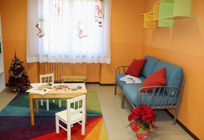 Uno scorcio della "Stanza delle donne e dei bambini" allestita presso la Questura di Asti Uno scorcio della "Stanza delle donne e dei bambini" allestita presso la Questura di Asti
