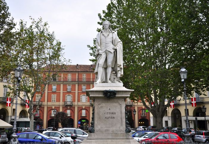 Piazza Alfieri Asti