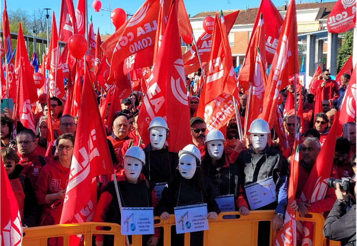 Un'immagine della manifestazione di protesta svoltasi a Torino Un'immagine della manifestazione di protesta svoltasi a Torino