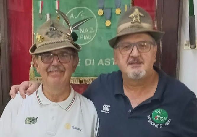 Il neo direttore Giorgio Gianuzzi (a sinistra) con il presidente Ana Asti Fabrizio Pighin