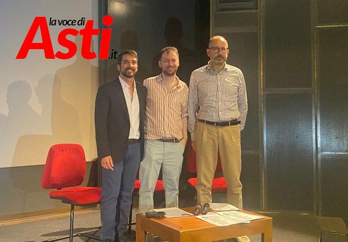 Nell'immagine, da sinistra a destra: il neo assessore alla Cultura Paride Candelaresi, Alessandro Guarino del cinecircolo Vertigo e il sindaco Maurizio Rasero Nell'immagine, da sinistra a destra: il neo assessore alla Cultura Paride Candelaresi, Alessandro Guarino del cinecircolo Vertigo e il sindaco Maurizio Rasero