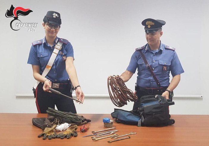 Romeno 26enne sorpreso a rubare cavi di rame nell'ex Way Assauto: arrestato Romeno 26enne sorpreso a rubare cavi di rame nell'ex Way Assauto: arrestato