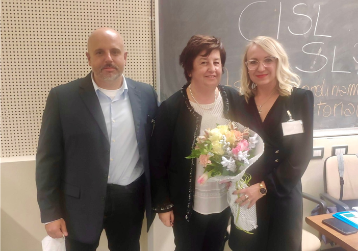 Beta Trajkova (a destra, con i fiori), confermata Segretario Territoriale del lavoratori postali CISL