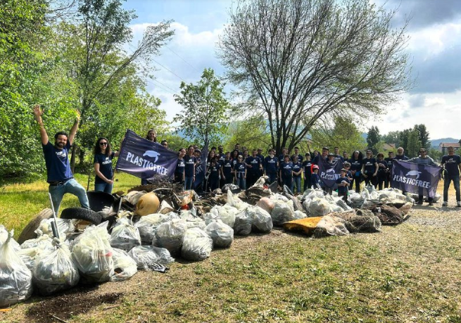 Nel giorno della Terra il Piemonte si è liberato di quasi 22mila chili di rifiuti di plastica abbandonati Nel giorno della Terra il Piemonte si è liberato di quasi 22mila chili di rifiuti di plastica abbandonati