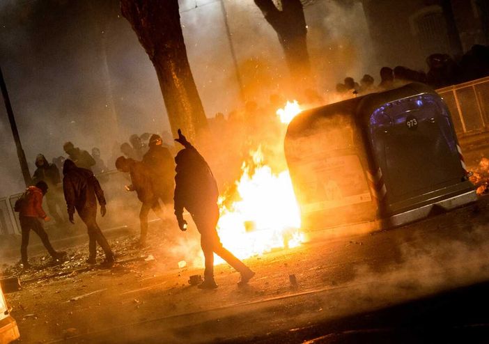 Immagini delle violenze alla recente manifestazione torinese (Ph. Torino Oggi, altra Testata del nostro gruppo editoriale)