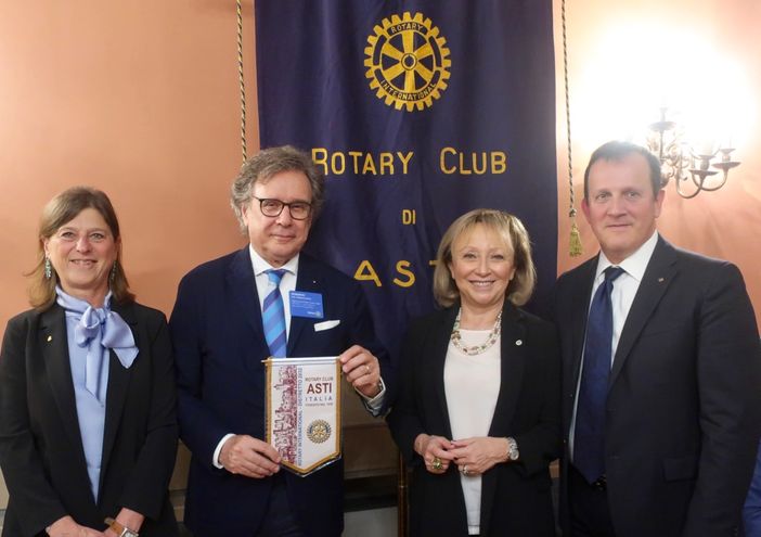Paola Mogliotti presidente del Rotary Club di Asti con Roberto Xausa, Silvia Scarrone e Marco Conta Paola Mogliotti presidente del Rotary Club di Asti con Roberto Xausa, Silvia Scarrone e Marco Conta