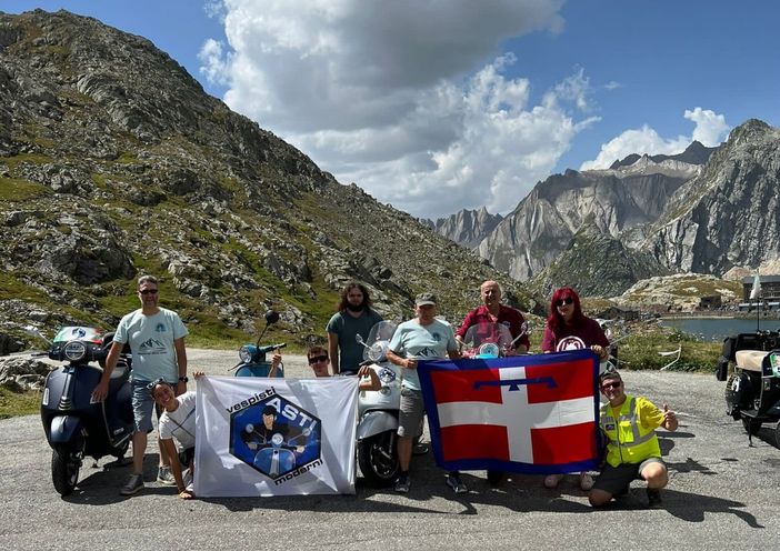 Rinfrescante escursione per alcuni soci del Vespa Club Vespisti Moderni Asti Rinfrescante escursione per alcuni soci del Vespa Club Vespisti Moderni Asti