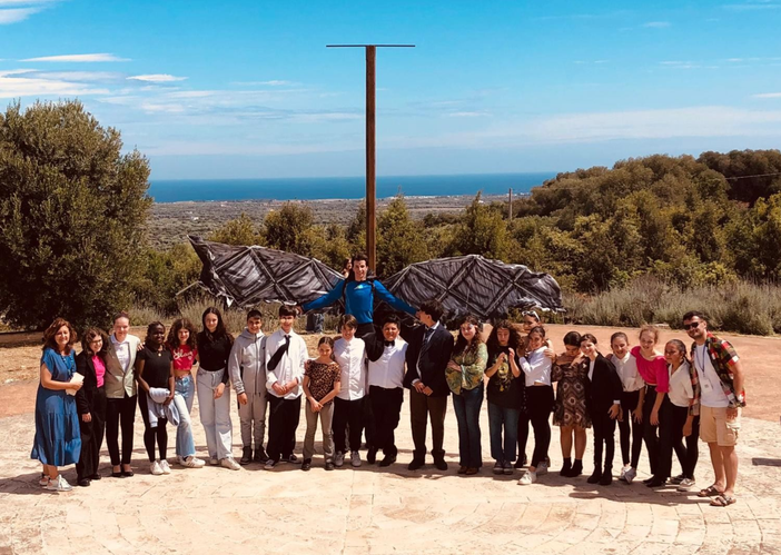 I ragazzi della Jona di Asti con gli insegnanti a Ostuni
