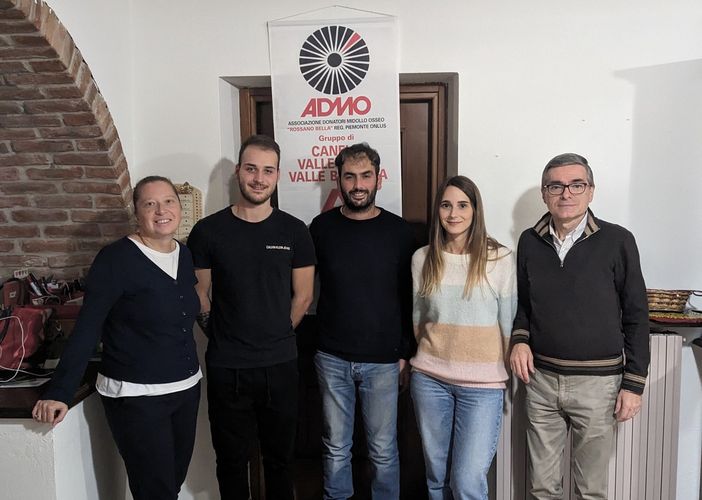 Nella foto, da sinistra, Alessandra Ferraris (Presidente ADMO Valle Belbo e Bormida), Matteo Aleksov e Federico Bussi (donatori di sangue e di midollo osseo), la neo presidente della sede FIDAS Valentina Serra e il dott. Stroppiana (fondatore ADMO locale) Nella foto, da sinistra, Alessandra Ferraris (Presidente ADMO Valle Belbo e Bormida), Matteo Aleksov e Federico Bussi (donatori di sangue e di midollo osseo), la neo presidente della sede FIDAS Valentina Serra e il dott. Stroppiana (fondatore ADMO locale)
