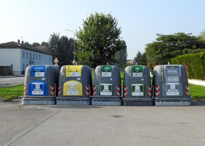 Raccolta rifiuti: "Da città delle cento torri a città dei tremila bidoni dell'immondizia'?" Raccolta rifiuti: "Da città delle cento torri a città dei tremila bidoni dell'immondizia'?"