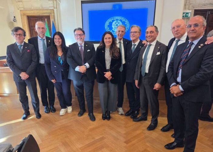 La ministra  Alessandra Locatelli (al centro) con i Governatori del Rotary