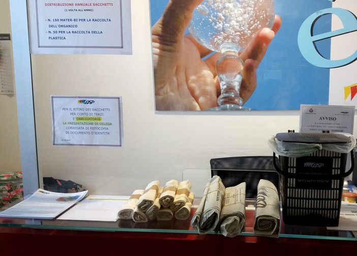 Giovedì lo sportello Asp di Igiene Urbana rimarrà chiuso al pubblico per l'intera giornata Giovedì lo sportello Asp di Igiene Urbana rimarrà chiuso al pubblico per l'intera giornata