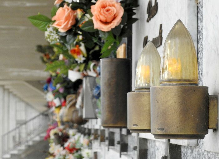 Asti, modificato il pagamento dell’illuminazione votiva nei cimiteri comunali Asti, modificato il pagamento dell’illuminazione votiva nei cimiteri comunali