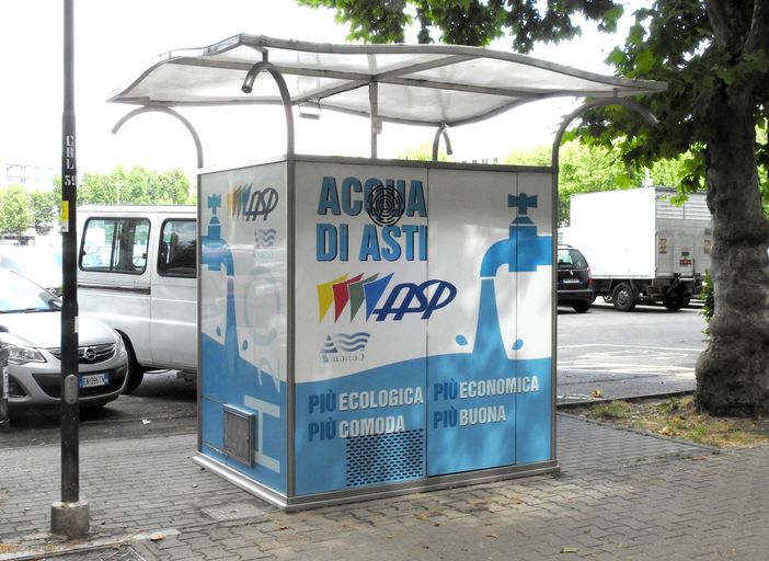 Una delle casette dell'acqua presenti in città