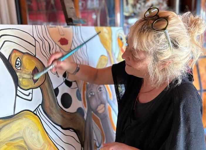 Inaugura ad Asti "Paint your life", dell'artista torinese Loredana Lolo Gianolio Inaugura ad Asti "Paint your life", dell'artista torinese Loredana Lolo Gianolio