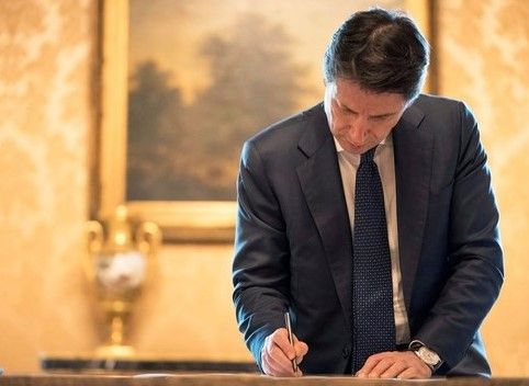 Un'immagine d'archivio del premier Conte Un'immagine d'archivio del premier Conte