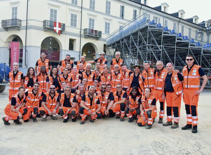 Foto di gruppo per i volontari della Croce Verde Asti