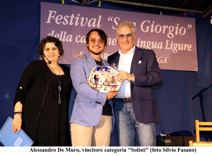 Alessandro De Muro, cantautore di Rocchetta Tanaro Alessandro De Muro, cantautore di Rocchetta Tanaro