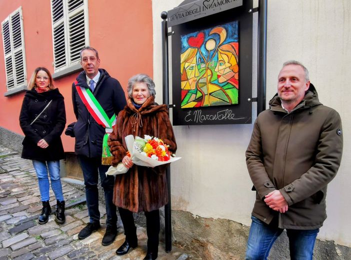 Canelli: la “Via degli Innamorati” ora ospita anche un’opera di Enrica Maravalle Canelli: la “Via degli Innamorati” ora ospita anche un’opera di Enrica Maravalle