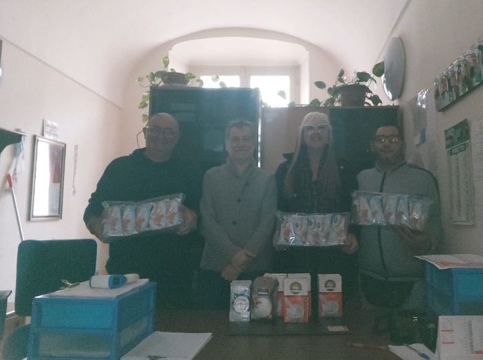 Asti, solidarietà in azione: la consegna mensile delle colazioni al dormitorio