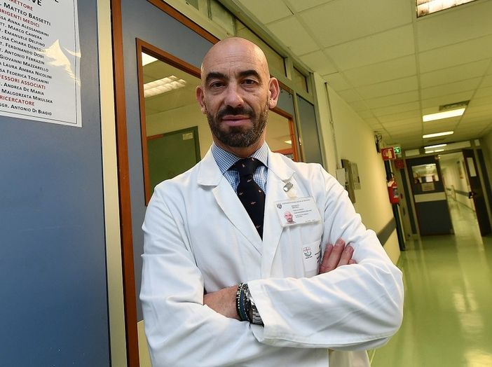 Matteo Bassetti: "Le scuole? Possono riaprire in sicurezza. Sono sconcertato sulla proposta di un rinvio" Matteo Bassetti: "Le scuole? Possono riaprire in sicurezza. Sono sconcertato sulla proposta di un rinvio"