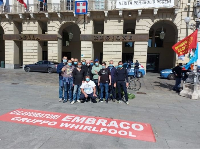 Arcivescovo Nosiglia con gli operai ex Embraco