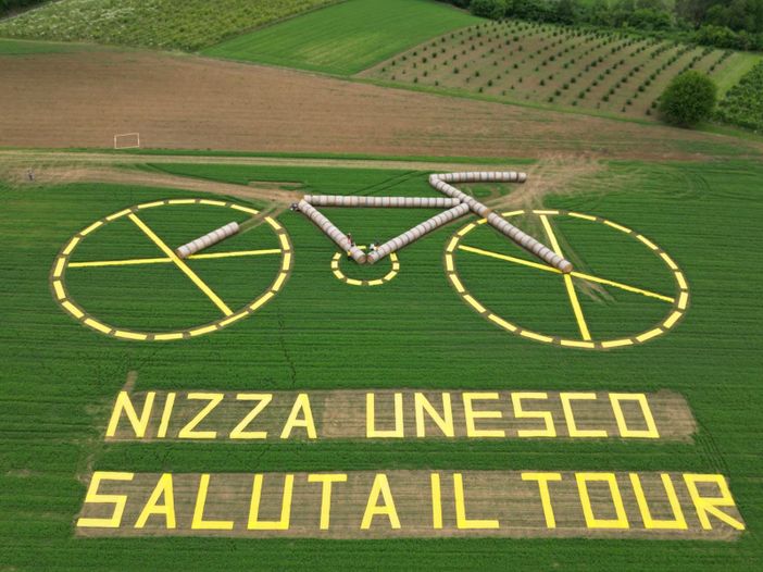 L'omaggio della città di Nizza Monferrato per il passaggio del Tour de France 2024 L'omaggio della città di Nizza Monferrato per il passaggio del Tour de France 2024