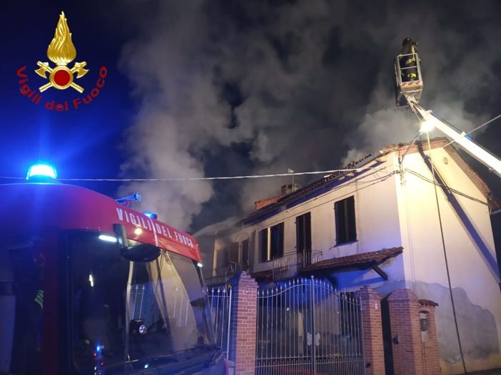 Grave incendio a Cortazzone. Casa in fiamme, non ci sarebbero feriti