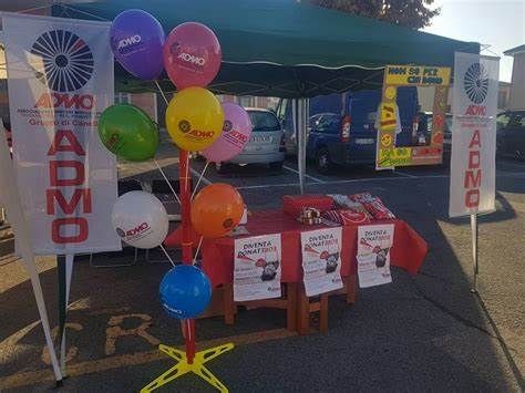 Un banchetto ADMO (immagine d'archivio) Un banchetto ADMO (immagine d'archivio)