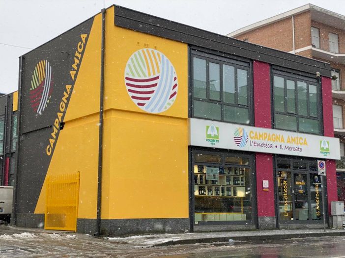 Coldiretti Asti oggi inaugura il Mercato Contadino coperto e la sua Enotecamica Coldiretti Asti oggi inaugura il Mercato Contadino coperto e la sua Enotecamica