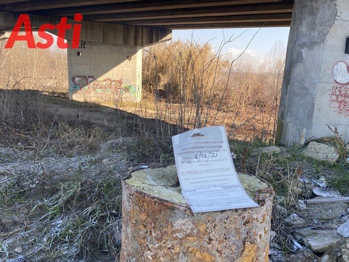 I volontari Protezione civile di Asti puliscono? E noi portiamo l'immondizia lungo il Tanaro [FOTO]