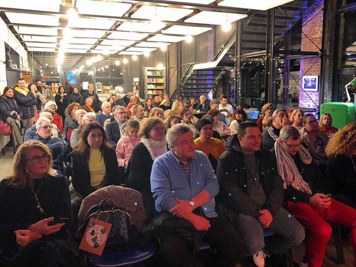 Sala piena al Fuoriluogo per il &quot;biberon&quot; di Anita e i suoi fratelli