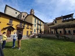 Questa sera alle 21 su facebook il film "Qui non si muore" girato a Montiglio [VIDEO]