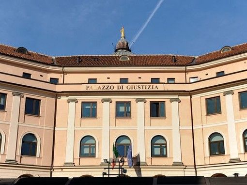 Intestino perforato dalla colonscopia: collegio di periti dovrà appurare le effettive responsabilità del medico albese Intestino perforato dalla colonscopia: collegio di periti dovrà appurare le effettive responsabilità del medico albese