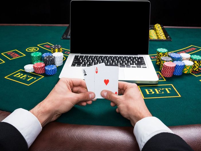 Casinò Online vs Casinò Fisico: Quale Conviene Scegliere?