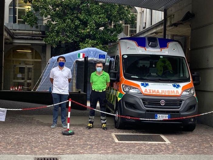 Nella foto il sindaco di Nizza Monferrato, Simone Nosenzo, con il presidente della Croce Verde nicese Piero Bottero Nella foto il sindaco di Nizza Monferrato, Simone Nosenzo, con il presidente della Croce Verde nicese Piero Bottero