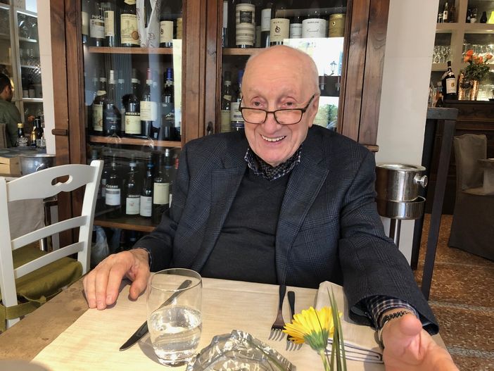 Lo scienziato in una foto scattata ad Asti nel 2019 Lo scienziato in una foto scattata ad Asti nel 2019