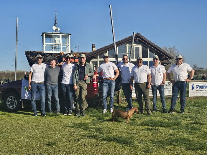 Foto di gruppo con i 7 allievi, l'istruttore e l'esaminatore esterno