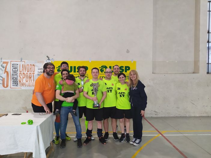 La premiazione con il Responsabile nazionale UISP PLV Hit Ball Francesco Mongiovì e del Delegato CONI Point di Asti Lavinia Saracco La premiazione con il Responsabile nazionale UISP PLV Hit Ball Francesco Mongiovì e del Delegato CONI Point di Asti Lavinia Saracco