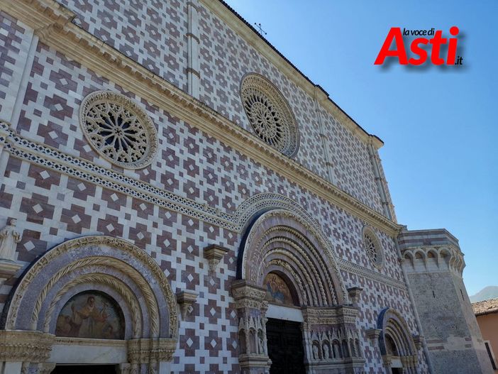 La basilica di Collemaggio, L'Aquila La basilica di Collemaggio, L'Aquila