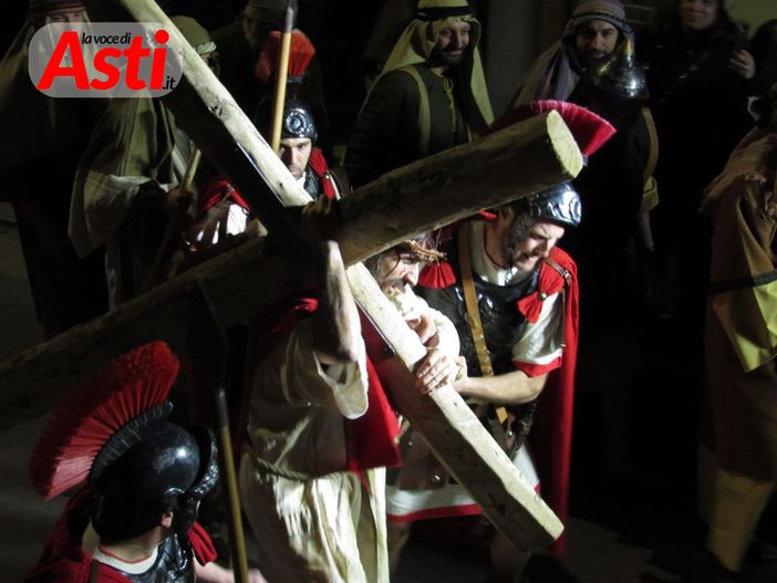 Una scena della Via Crucis di Antignano