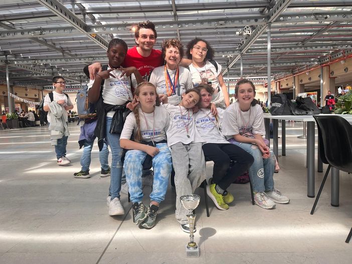 Le giovanissime della scuola Ferraris Le giovanissime della scuola Ferraris