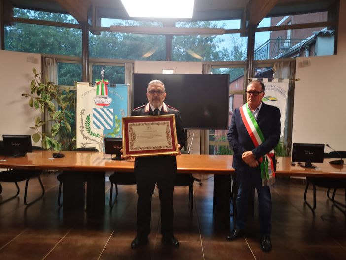 Il Luogotenente Sarcinelli con il sindaco di Costigliole Enrico Alessandro Cavallero Il Luogotenente Sarcinelli con il sindaco di Costigliole Enrico Alessandro Cavallero