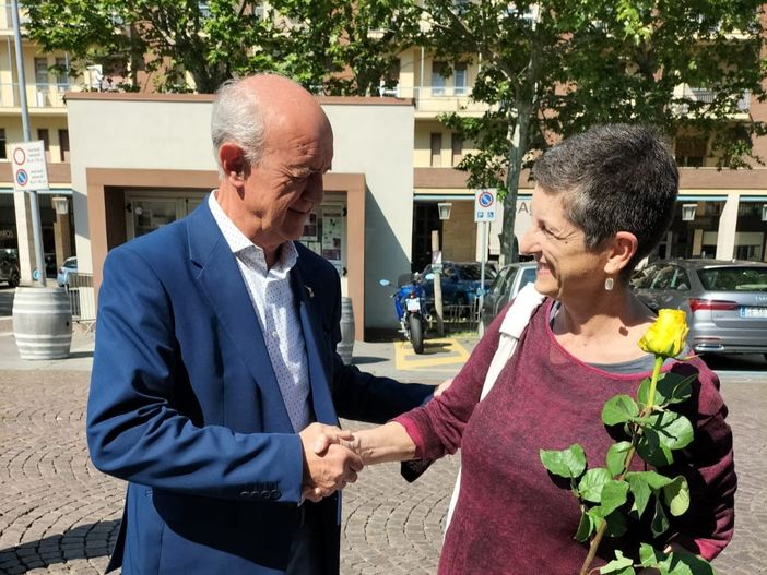 L'ex candidato Paolo Gandolfo e la neosindaca Roberta Giovine