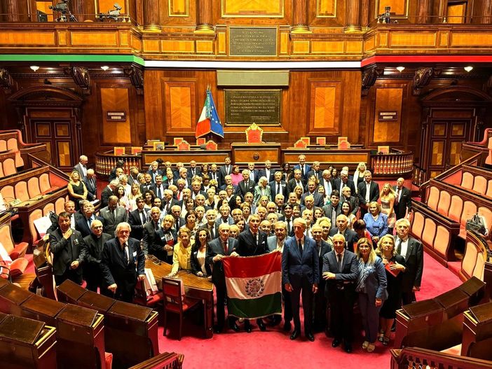 Foto di gruppo dei delegati ANIOC nell’aula legislativa di Palazzo Madama Foto di gruppo dei delegati ANIOC nell’aula legislativa di Palazzo Madama
