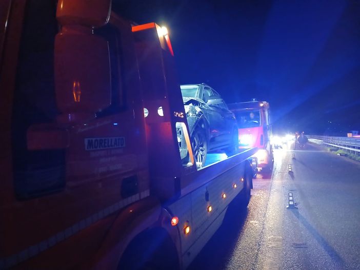 Uno dei mezzi coinvolti nel tamponamento Uno dei mezzi coinvolti nel tamponamento