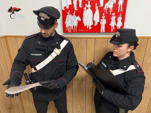 Imperia, due fratelli astigiani "in trasferta" tentano furto in appartamento: caccia all'uomo e arresti a Oneglia Imperia, due fratelli astigiani "in trasferta" tentano furto in appartamento: caccia all'uomo e arresti a Oneglia